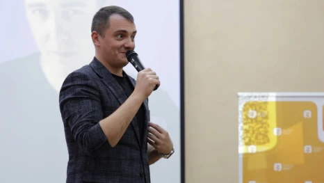 Звезда сериала «Универ» встретился с липецкими школьниками