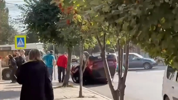 В Ельце перевернулась иномарка