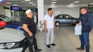 Двое жителей Липецкой области получили специализированные автомобили от реготделения Соцфонда