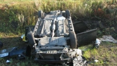 В Становлянском районе в перевернувшемся автомобиле погибли двое