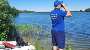 Утонувшего мужчину достали водолазы со дна пруда в Усманском районе