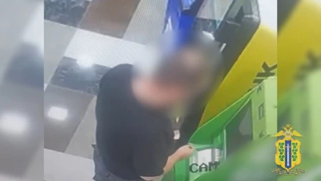 Липчанин похитил 5 тысяч рублей из купюроприемника банкомата и потратил на себя