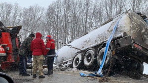 Сильный снегопад спровоцировал аварию на трассе Липецк - Чаплыгин (видео)