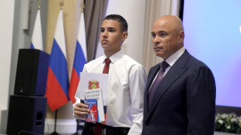 46 юных жителей Липецкой области получили первые паспорта из рук губернатора