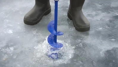 Рыбак провалился под лед у села Романово