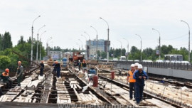 Движение по эстакаде Петровского моста закроют на несколько часов