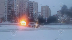 В Липецке на улице Стаханова сгорело такси