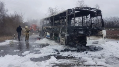 В Грязинском районе загорелся автобус