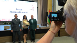 Лучших сотрудников МФЦ наградили в правительстве Липецкой области