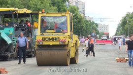 На Советской укладывают верхний слой асфальта