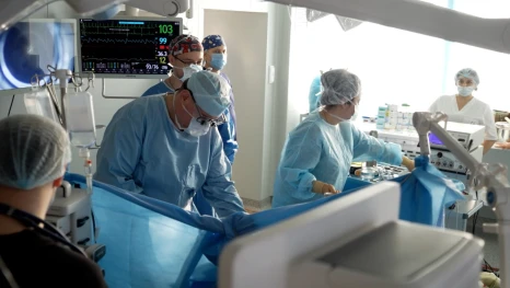 Кардиохирург из центра Вишневского учил липецких медиков проведению миниинвазивной операции