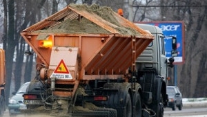 Городские службы борются с гололёдом