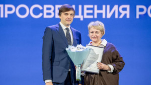 Липецкий советник директора по воспитанию получила награду Министерства просвещения