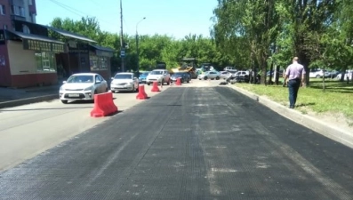 Движение на улице Водопьянова временно затруднено из-за укладки асфальта