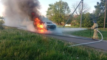 В Тербунском районе полностью сгорела иномарка