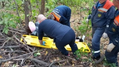 У упавшей в овраг липчанки диагностировали сотрясение и перелом