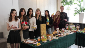 Студенты и преподаватели Президентской академии передали куличи в липецкий хоспис