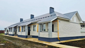 В селе Косыревка Липецкого округа детям-сиротам вручили ключи от новых квартир