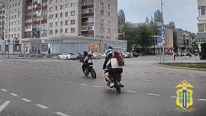 Липецким подросткам на мотоциклах грозят штрафы за езду без прав