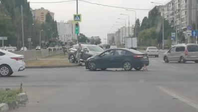 На перекрестке улиц Стаханова и 60 лет СССР произошла авария (видео)