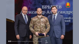 Врача-героя Александра Брылёва наградили за боевые заслуги в Липецкой области