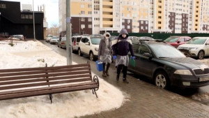 Тридцать служебных машин передала медикам администрация региона (видео)