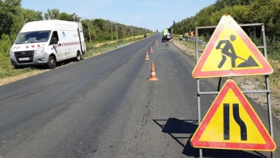 В Чаплыгинском районе приводят в порядок участок трассы