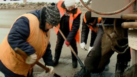 Дорожники продолжают устранять ямы и трещины на липецких магистралях