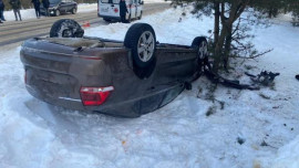 Автомобиль перевернулся в Задонском районе, пострадали два человека 