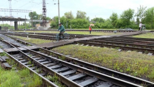 Переход у ремонтируемого моста в Грязях станет безопаснее (видеосюжет)