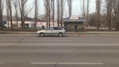 2 апреля под колёса автомобилей в Липецке попали женщина и ребёнок