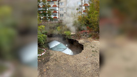 Автомобиль провалился под землю в Липецке