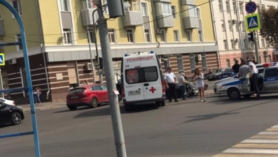 В центре Липецка столкнулись две машины