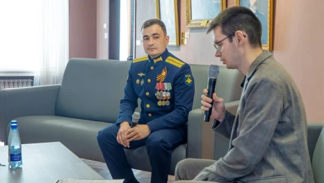 Липецкая молодежь встретилась с летчиком‑истребителем Елизаром Дмитриевским