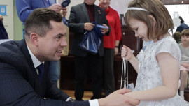 Депутаты облсовета пришли с новогодними подарками в лебедянский Центр помощи детям