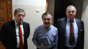 Леониду Каневскому подарили книги о резонансных уголовных делах Липецкой области