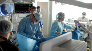 Кардиохирург из центра Вишневского учил липецких медиков проведению миниинвазивной операции