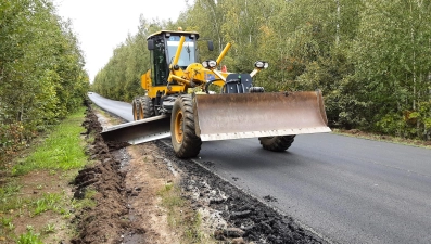 В Задонском районе завершают ремонт дорог к селу Ржавец