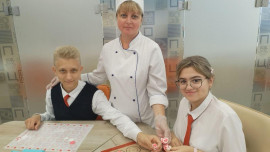 Липецкие школьники попробовали себя в профессиях повара и кондитера