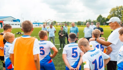 Игорь Артамонов осмотрел обновлённый стадион в Измалково