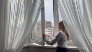 Чем грозит стремление к идеально чистым окнам липчанам