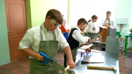 В 221 школе Липецкой области обновят оборудование кабинетов ОБЗР и труда