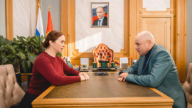 Игорь Артамонов вручил Татьяне Дьяконовой Почётный знак «Во славу земли Липецкой»