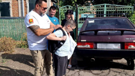 Липецкие строители подарили канцелярские наборы детям из подшефного Володарского округа ДНР