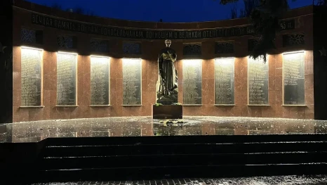 Жители Липецка зажгли огни на мемориале в Володарском округе ДНР