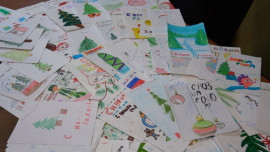 Липецкие школьники нарисовали новогодние открытки для бойцов СВО