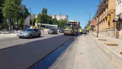 На Первомайской укладывают выравнивающий слой асфальта