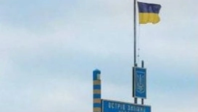 Фейк: на острове Змеиный подняли украинский флаг