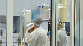 В Липецке из окна выпала полуторагодовалая девочка