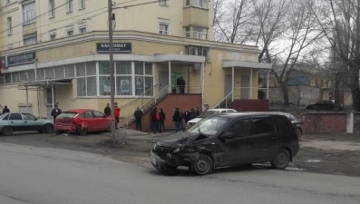 В Липецке в двойном столкновении пострадали водитель и пассажирка